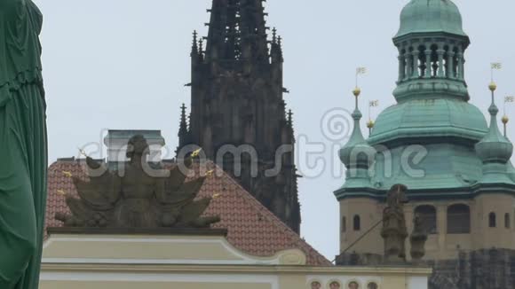 布拉格城堡附近的雕像视频的预览图