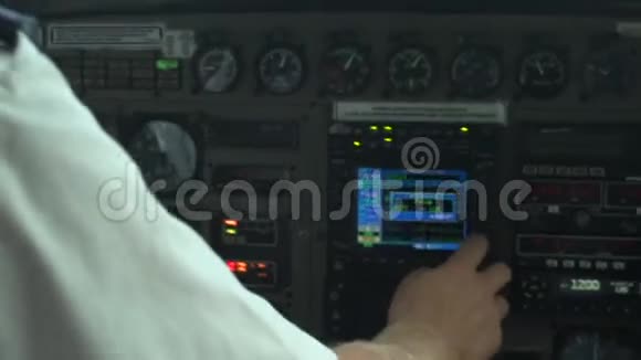 飞行员导航射击视频的预览图