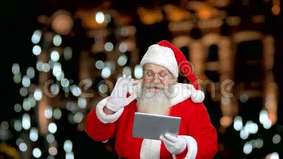 圣诞老人在读圣诞诗视频的预览图