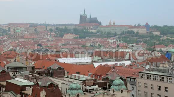 布拉格市古老建筑的全景图片视频的预览图