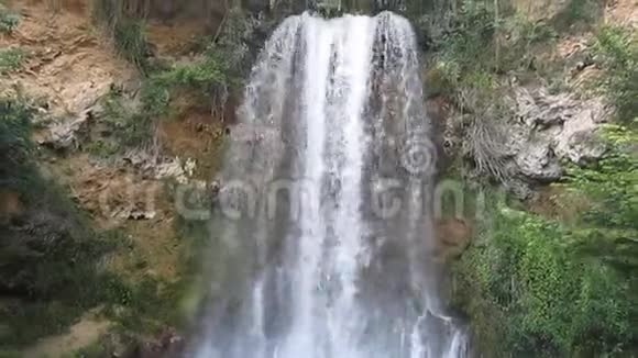 塞尔维亚的美丽瀑布维利基布利辛视频的预览图