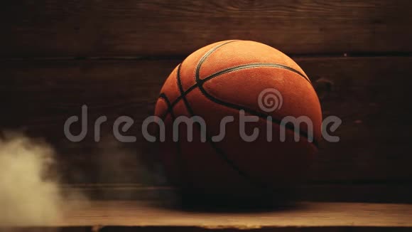 篮球木桌冒烟高清镜头视频的预览图