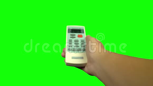手推温度按钮上空调遥控器绿色屏幕视频的预览图