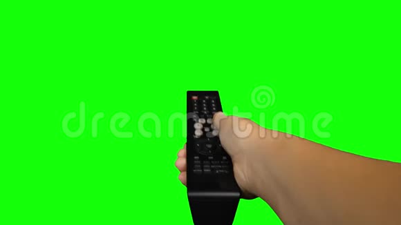 黑色遥控器电视换一个频道绿色屏幕视频的预览图