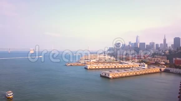 宏伟的空中旧金山市中心的海湾景色视频的预览图