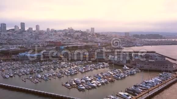 从空中俯瞰旧金山市区海湾视频的预览图