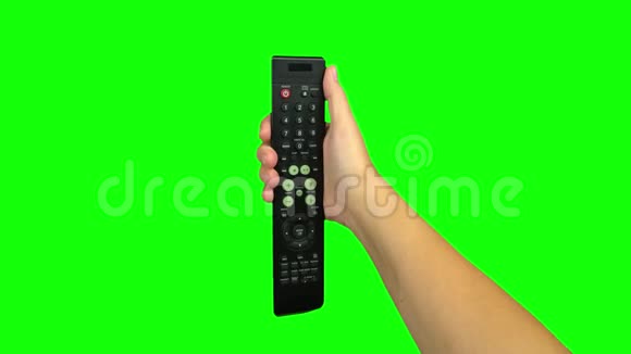 黑色遥控器电视换一个频道绿色屏幕视频的预览图