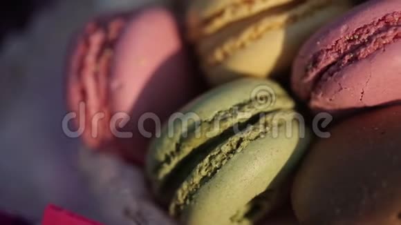 甜点马卡龙彩色美味的糖果视频的预览图