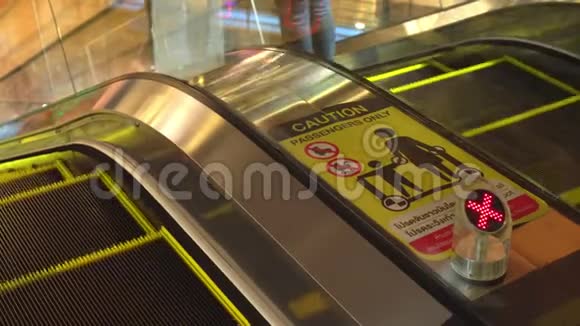 泰国曼谷一家百货公司的自动扶梯视频的预览图