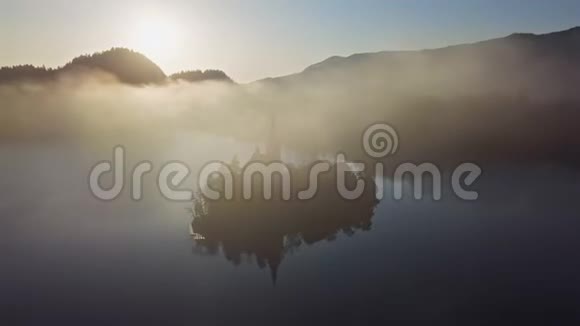 斯洛文尼亚布莱德湖鸟瞰图视频的预览图