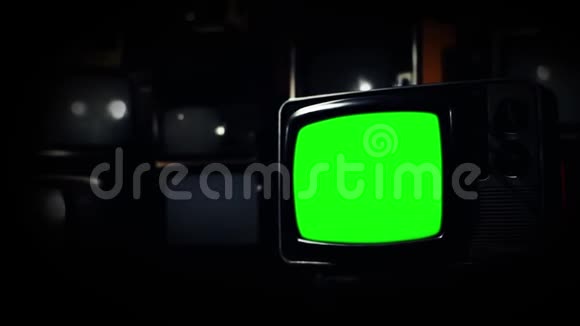 老式80S电视与绿色屏幕铁锥视频的预览图