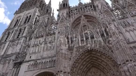 法国诺曼底鲁昂大教堂正面潘视频的预览图