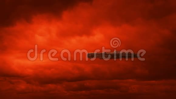 红色星球上闪电风暴中的大型空间飞行器视频的预览图