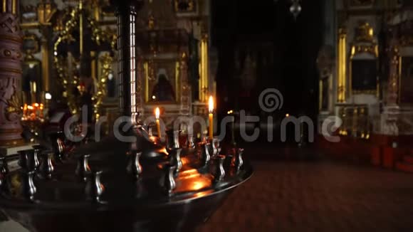 俄罗斯联邦埃列茨2018年4月2日东正教教堂是教堂的蜡烛视频的预览图