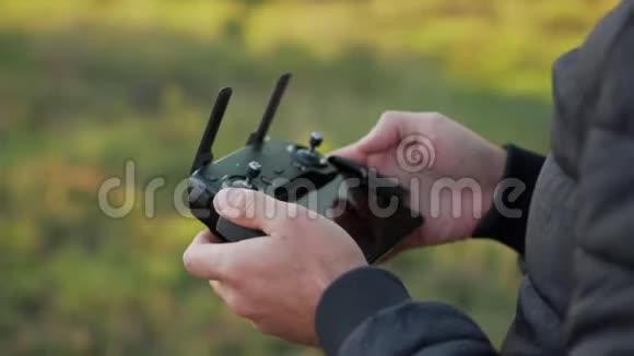 手动控制drony控制台特写视频的预览图