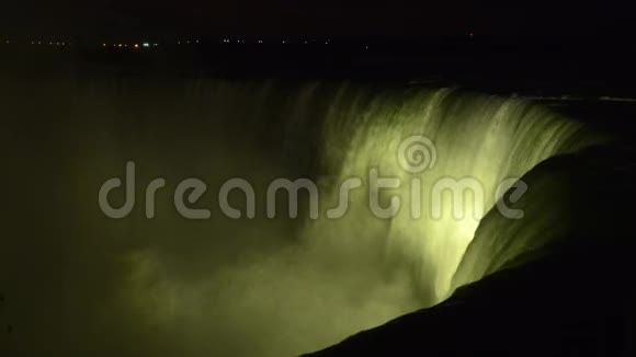 尼亚加拉大瀑布和夜晚的薄雾视频的预览图