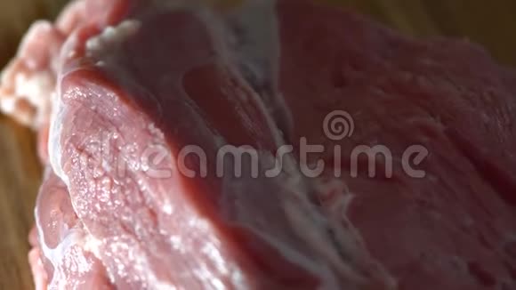 生牛肉肉轮换视频的预览图