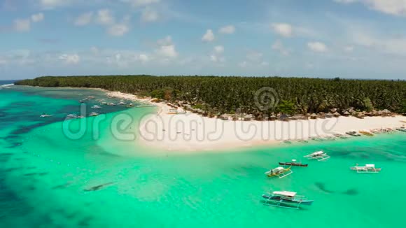有着美丽岛屿的海景达科岛菲律宾热带岛屿有白色沙滩供游客游览视频的预览图