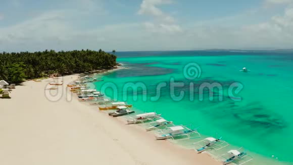 有着美丽岛屿的海景达科岛菲律宾热带岛屿有白色沙滩供游客游览视频的预览图