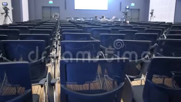 大厅免费提供椅子或椅子为研讨会或会议做准备视频的预览图