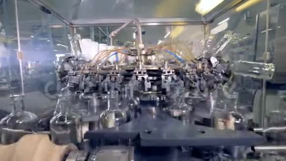 旋转机清洗空瓶自动化工业设备视频的预览图