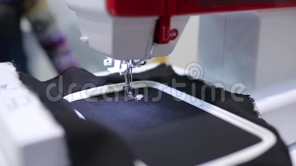 缝纫机自动刺绣图案视频的预览图
