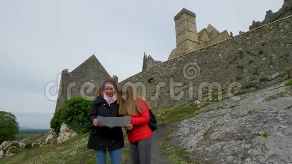 一次爱尔兰之旅卡斯尔岩是一个著名的地标视频的预览图