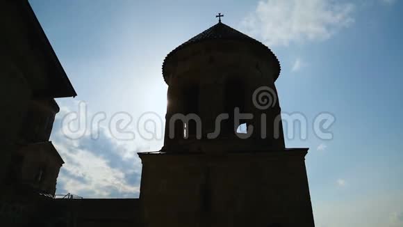 古吉拉特修道院的屋顶和钟楼古老的建筑和文化视频的预览图