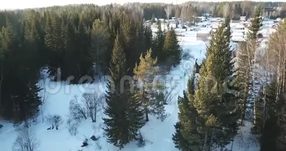 冬季维拉奇西伯利亚泰加从无人机视频的预览图