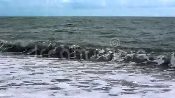 海上巨浪视频的预览图