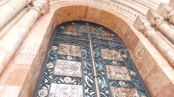 厄瓜多尔昆卡大教堂装饰门视频的预览图