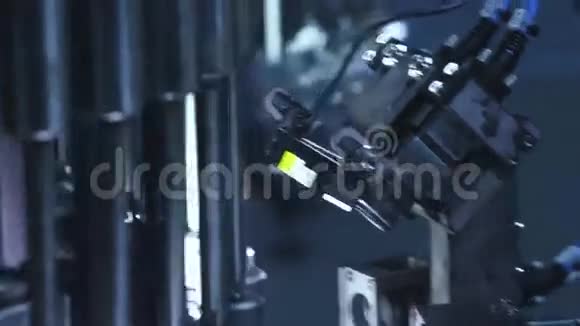 工业光学设备部分药品质量控制线视频的预览图