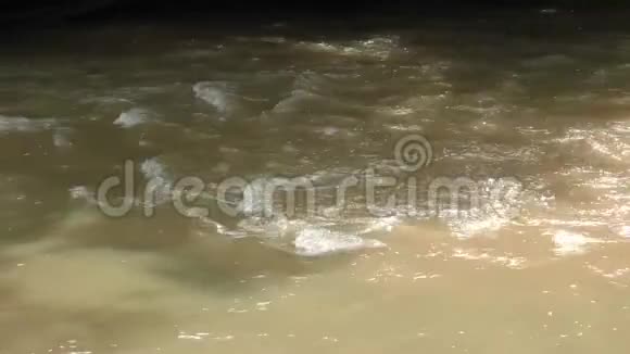 佐治亚州大溪大溪对面的平底锅水流过后视频的预览图