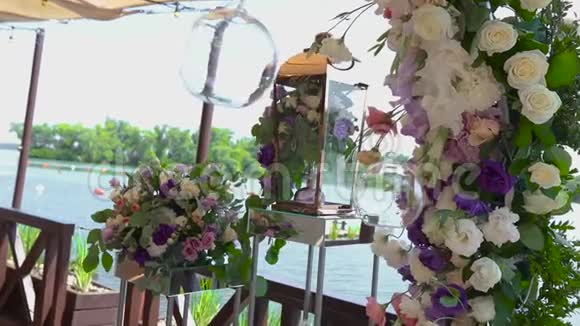 美丽的鲜花的婚礼装饰现代婚礼装饰视频的预览图