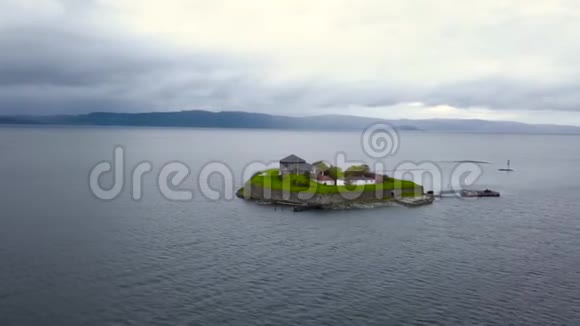 热带岛屿的空中景色挪威视频的预览图
