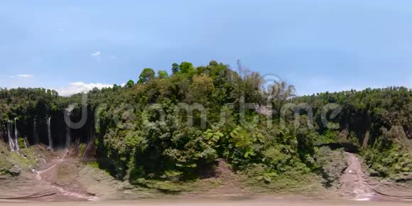 美丽的热带瀑布印度尼西亚vr360CobanSewu视频的预览图