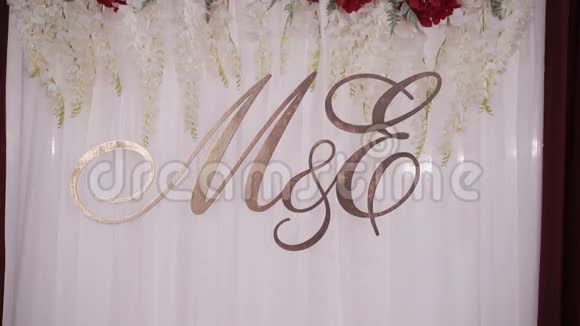 M和E在婚礼上签名视频的预览图