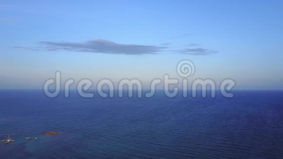 空中无人机射击从鸟瞰日落时加勒比海景色墨西哥金塔纳罗奥的RivieraMaya视频的预览图