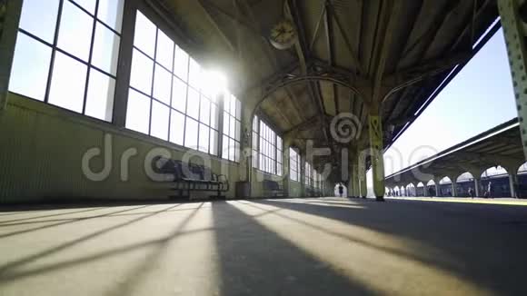 老式火车站的镜头视频的预览图