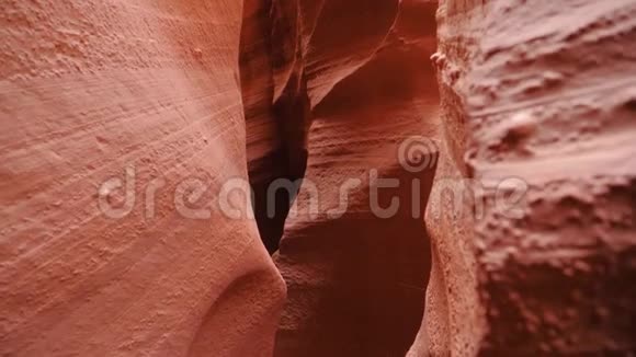 神奇独特的石波平滑的橙色岩石峡谷砂岩视频的预览图