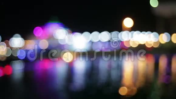 夜晚的城市有五颜六色的灯笼波克视频的预览图