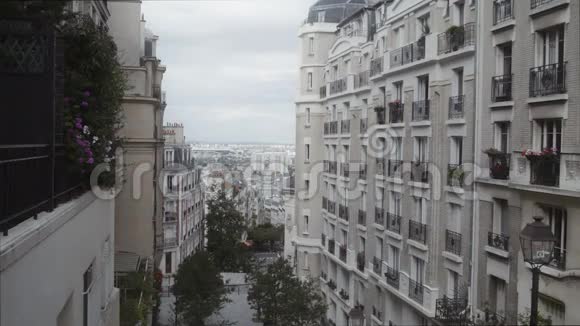 在法国巴黎建立一个住宅区视频的预览图