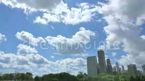 芝加哥天际线云彩划过天空视频的预览图