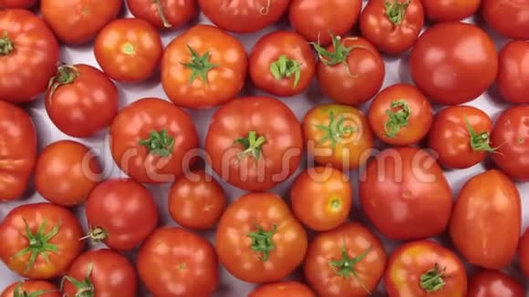 旋转一堆红色西红柿视频的预览图