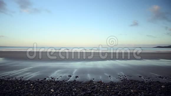 康沃尔的纽盖尔海滩卵石滩视频的预览图