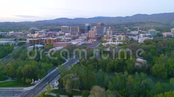 市中心鸟瞰盐湖城犹他州国会大厦视频的预览图