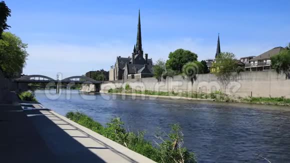 加拿大剑桥大河景时间4K视频的预览图