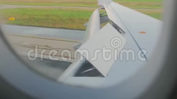 飞机着陆翼翼视频的预览图