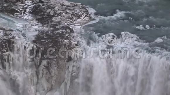从瀑布中放大视频的预览图