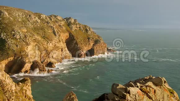葡萄牙的美妙之处大西洋海岸的卡波道罗卡日落景色视频的预览图